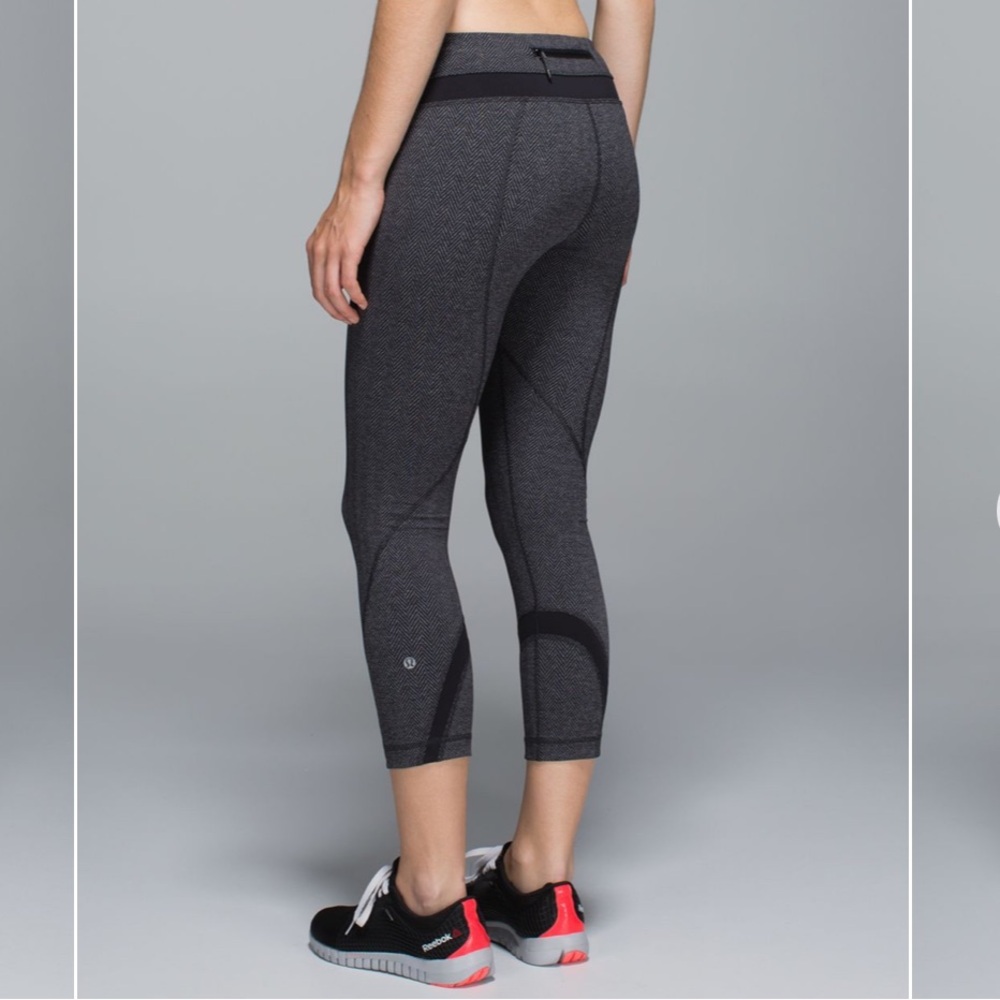 Lululemon Run: Inspire Crop II * All Luxtreme* in Herringbone Black, size 6